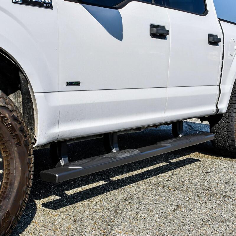 Westin 15-22 Ford F-150 SuperCrew / 17-22 F-250/350 Crew Cab Outlaw Nerf Step Bars